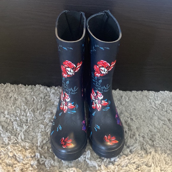 Women rain boots. Never worn. No box. Size 6 - Picture 4 of 4